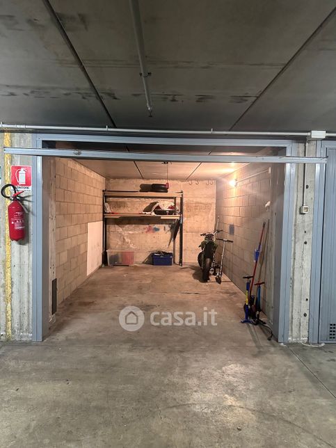 Box/posto auto in residenziale in Via dei Mille