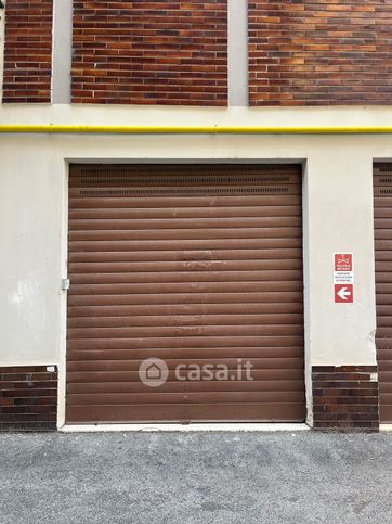 Box/posto auto in residenziale in Piazza Gramsci 2