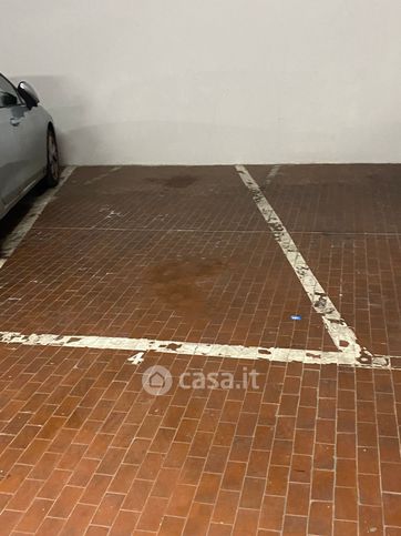 Box/posto auto in residenziale in Via Giovanni Fabbroni