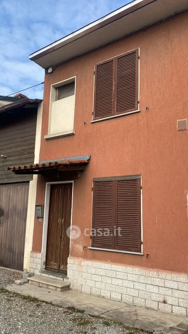 Villetta a schiera in residenziale in Frazione Capannina 17