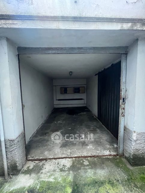 Box/posto auto in residenziale in Via Luigi Capranica 14