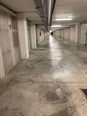 Box/posto auto in residenziale in Viale Alessandro Manzoni