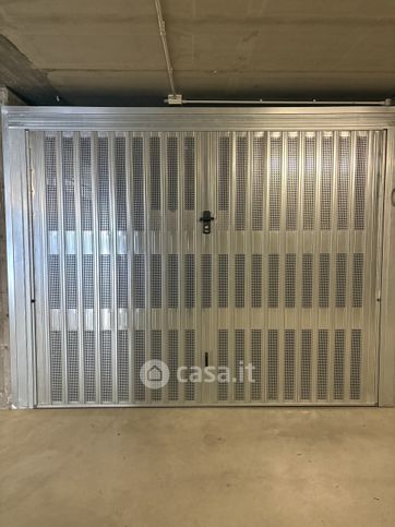 Box/posto auto in residenziale in Via Adua