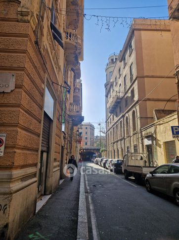 Negozio/locale commerciale in commerciale in Via Alfredo Carzino