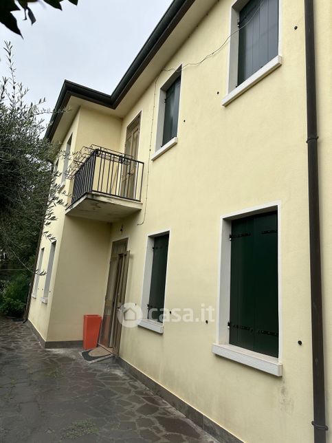 Casa indipendente in residenziale in Piazza Mercato 1