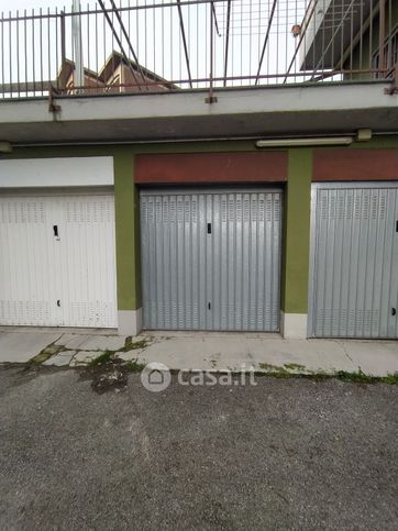 Box/posto auto in residenziale in Via Alessandro Manzoni 12