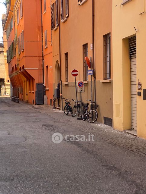 Box/posto auto in residenziale in Via Carbonara