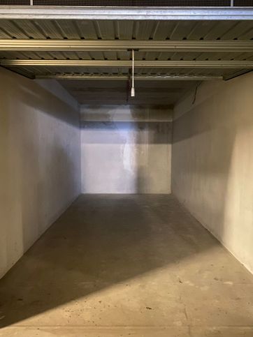 Box/posto auto in residenziale in Monsignor Olivares 1