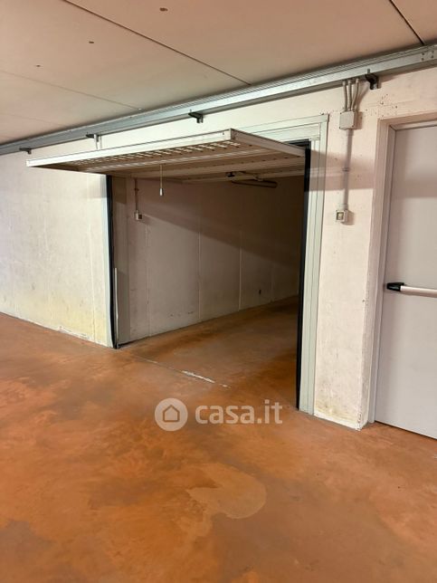 Garage/posto auto in residenziale in Via Fontane 65