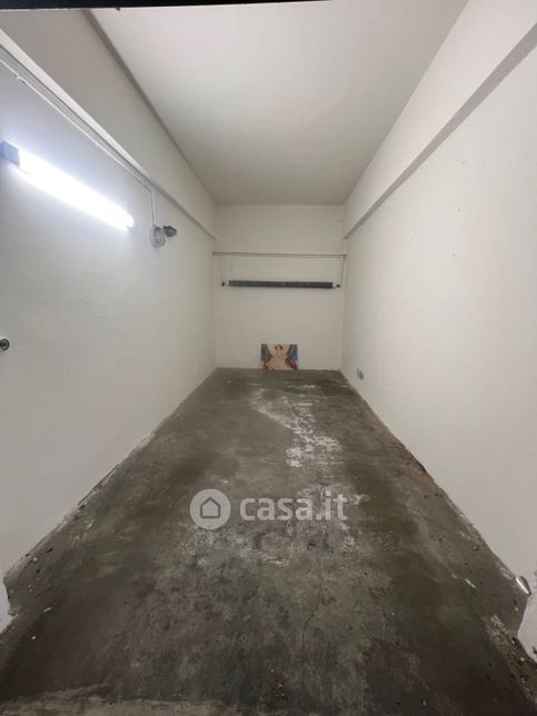 Box/posto auto in residenziale in Via Rombon 39