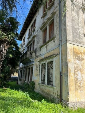 Rustico/casale in residenziale in Via Guglielmo Marconi