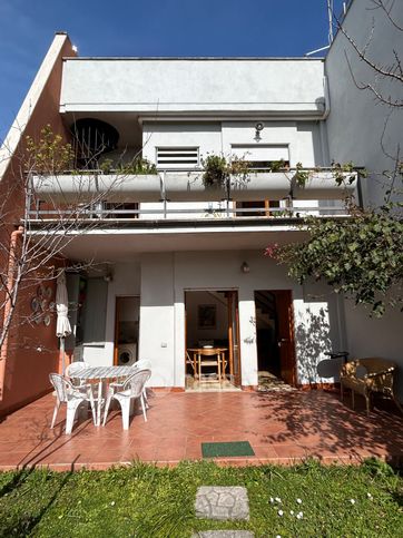 Villetta a schiera in residenziale in Via Praiano 25
