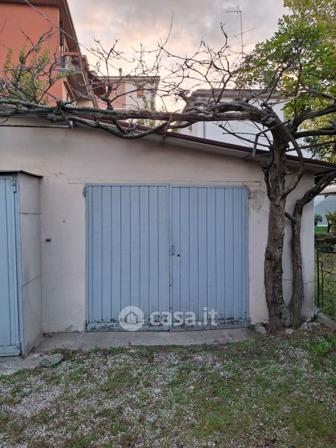 Garage/posto auto in residenziale in Via Innocenzo Malvasia 43