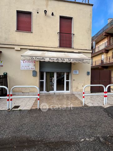 Attivitã /licenza (con o senza mura) in commerciale in Via Maremmana Inferiore 265
