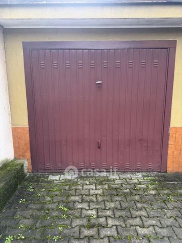 Box/posto auto in residenziale in Via G. Carducci 34