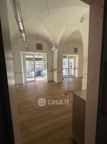 Negozio/locale commerciale in commerciale in Via Cicerone