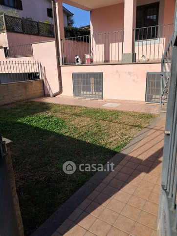 Casa bi/trifamiliare in residenziale in Via Anguillarese