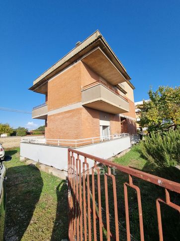 Villa in residenziale in Marino 7