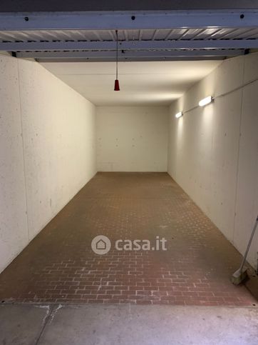 Box/posto auto in residenziale in Via Roma 17