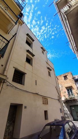 Casa indipendente in residenziale in Via Angiò 11
