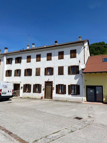 Villetta a schiera in residenziale in Viale Alpago 118