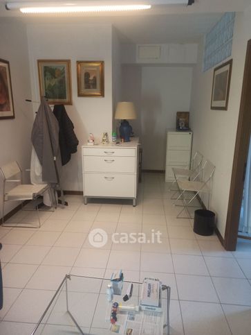 Ufficio in commerciale in Via Galcianese