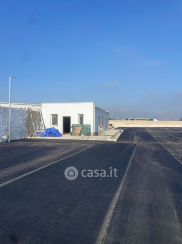 Capannone in commerciale in Strada Santa Caterina
