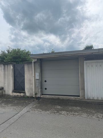 Box/posto auto in residenziale in Viale Indipendenza