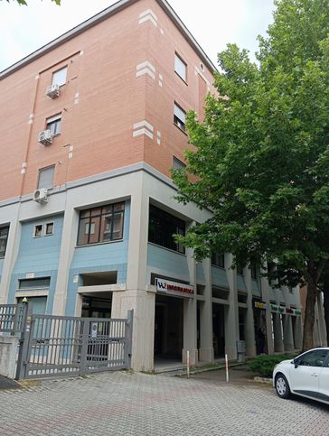Ufficio in commerciale in Via Montenero 8