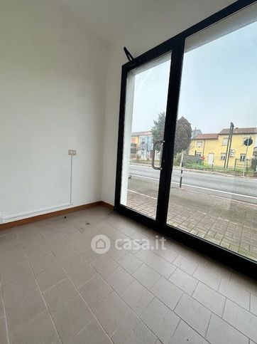 Ufficio in commerciale in 