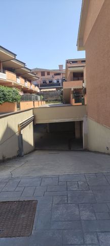 Box/posto auto in residenziale in Via Giovanni Bovio 10