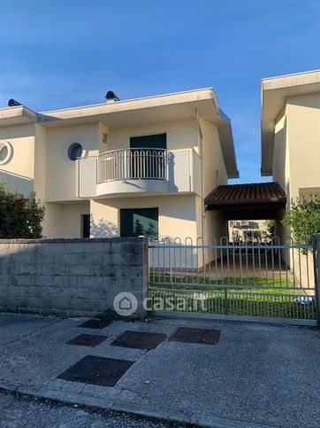 Casa bi/trifamiliare in residenziale in Via Pietro Savorgnan di BrazzÃ 