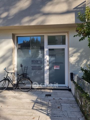 Ufficio in commerciale in Via Vittorio Veneto 68