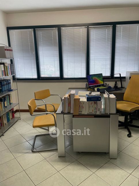 Ufficio in commerciale in loc. Santa Lucia