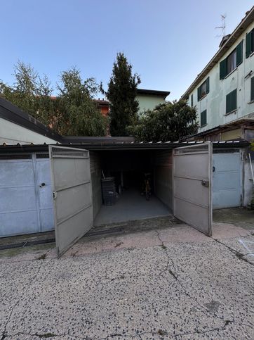 Box/posto auto in residenziale in Via Privata Alessandro Scanini 18