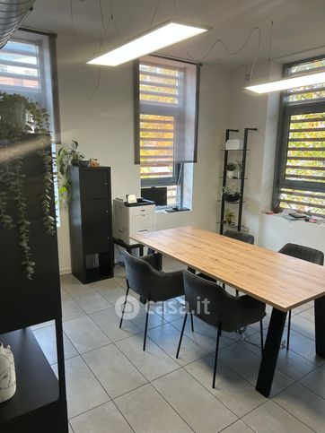 Ufficio in commerciale in Via Roberto Tremelloni 5