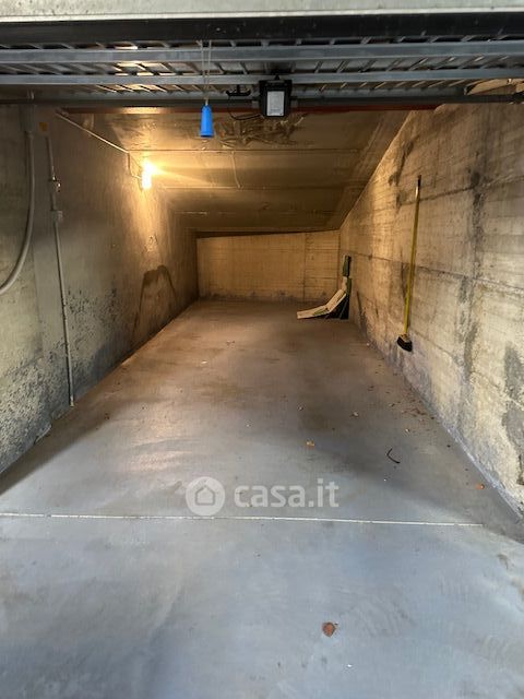 Garage/posto auto in residenziale in Via Privata Bastia 8