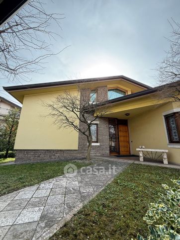 Villa in residenziale in Via Padre Bolognini