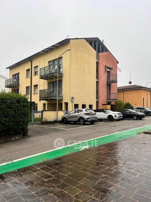 Garage/posto auto in residenziale in Via Carlo Pisacane 1