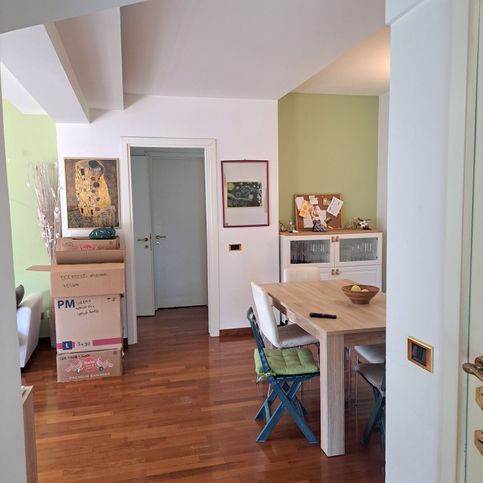 Casa bi/trifamiliare in residenziale in 
