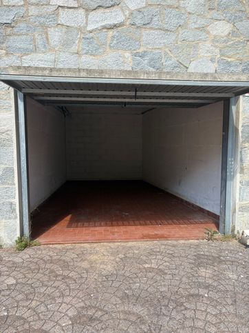 Box/posto auto in residenziale in Via Cadighiara 31