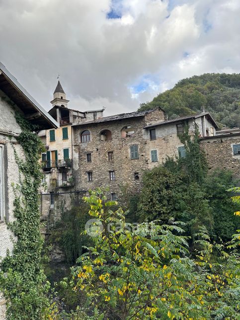 Attività/licenza (con o senza mura) in commerciale in Vico Arroscia 2