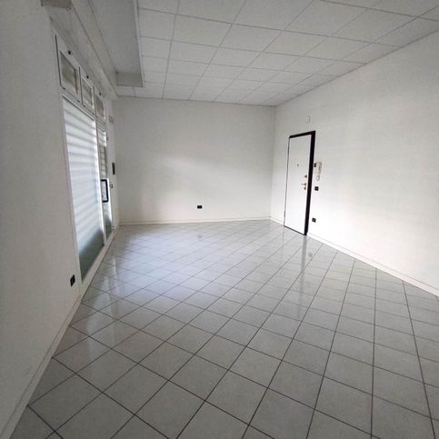 Ufficio in commerciale in Via Giorgio Cencetti