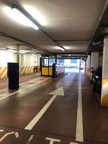 Box/posto auto in residenziale in Via SORESINA