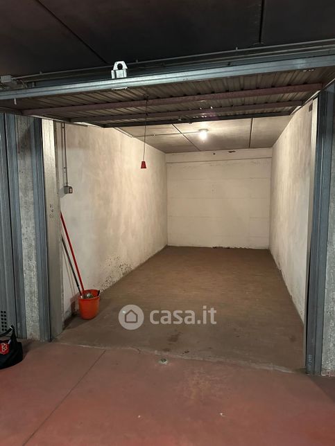 Garage/posto auto in residenziale in Via Amalia Guglielminetti 6 a