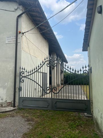 Rustico/casale in residenziale in Via Beata Vergine di Caravaggio