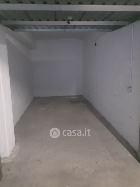 Box/posto auto in residenziale in Via Lionello Balestrieri