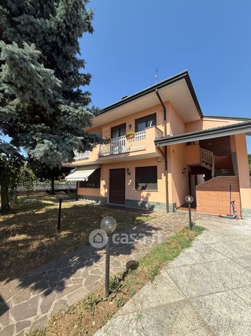 Casa bi/trifamiliare in residenziale in Via XXVI Febbraio 1945