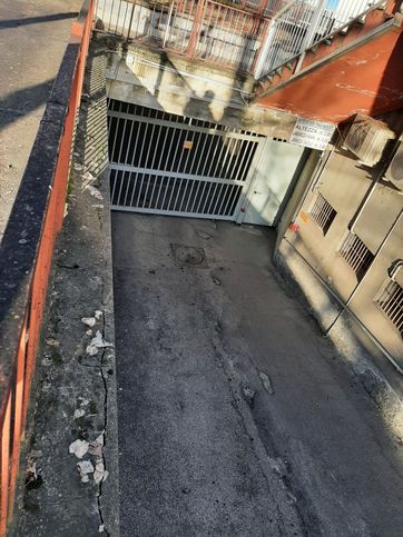 Box/posto auto in residenziale in Viale B. Radich 23