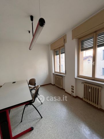 Ufficio in commerciale in Via Monte Cauriol 1